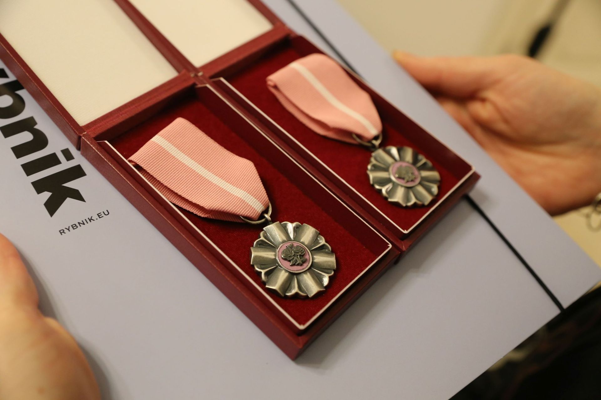 Aby otrzymać pamiątkowe medale jubilaci sami muszą się zgłosić do USC w Rybniku. Zdj. Arch. GR/Wacław Troszka