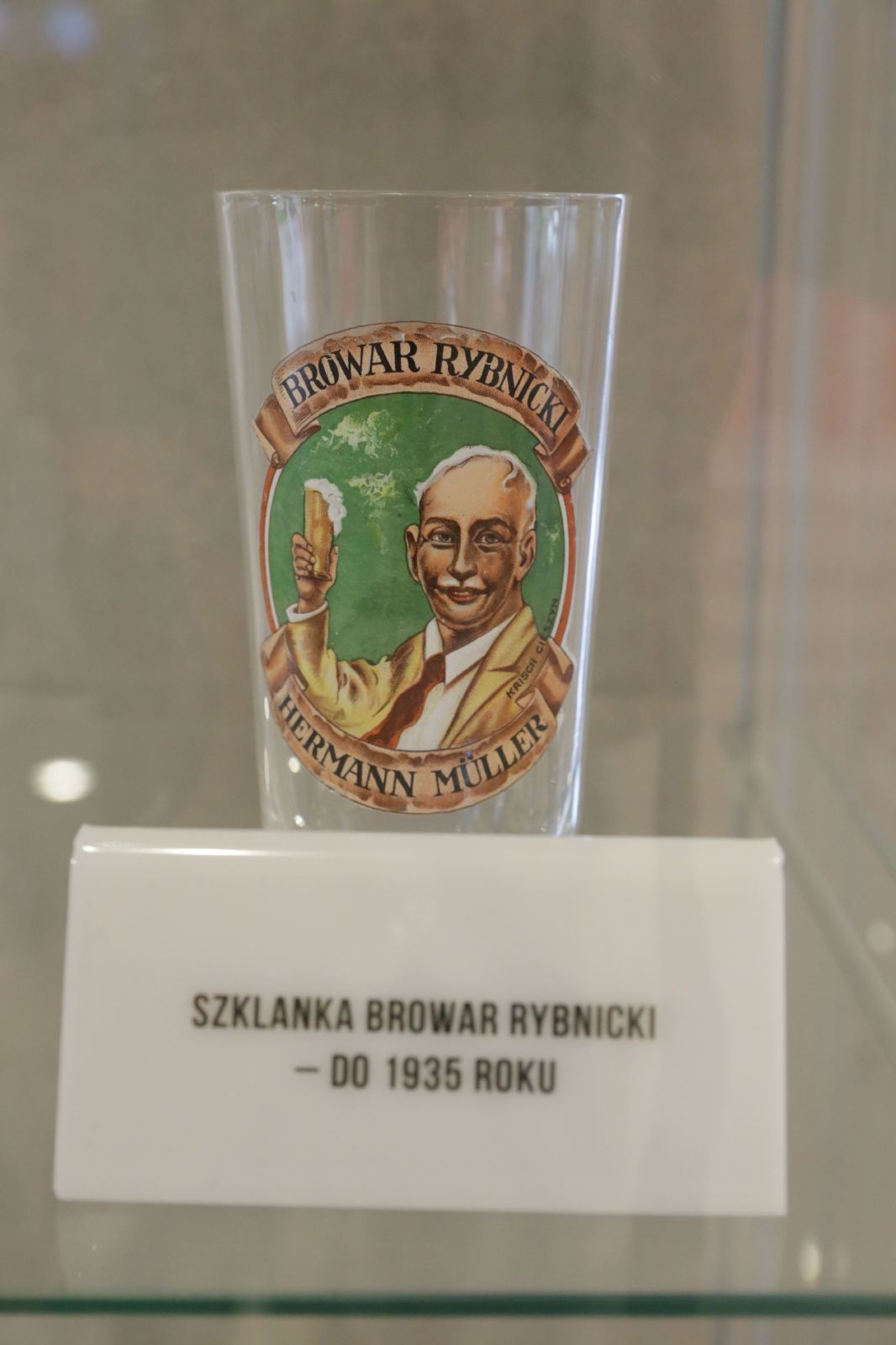 Firmowa szklanka rybnickiego browaru Hermana Mullera Zdj. Wacław Troszka