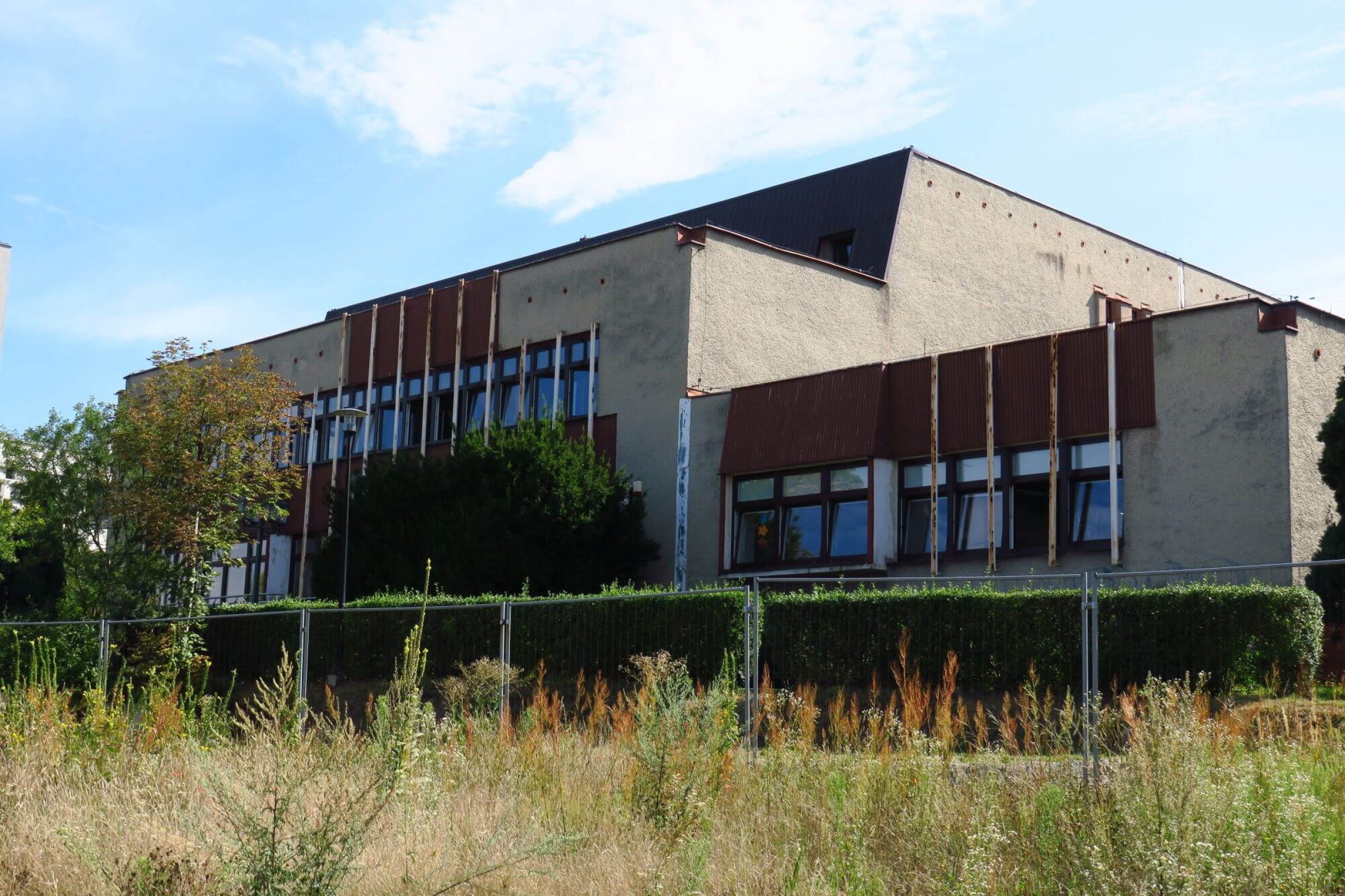 Bibliotekę w Rybniku czeka pierwsza od 33 lat istnienia budynku kompleksowa modernizacja jego elewacji. Zdj. Lucyna Tyl