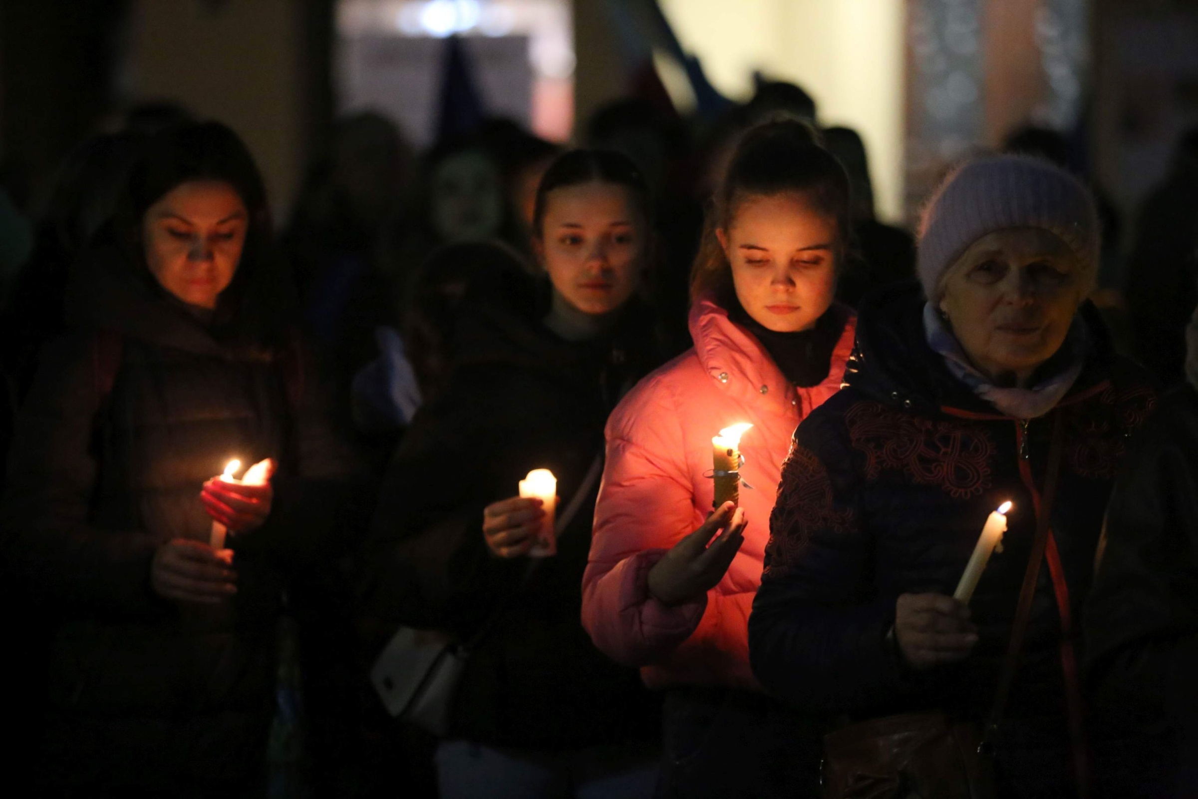 Mieszkańcy ze świecami w dłoniach przeszli ulicami Rybnika. Zdjęcie Wacław Troszka