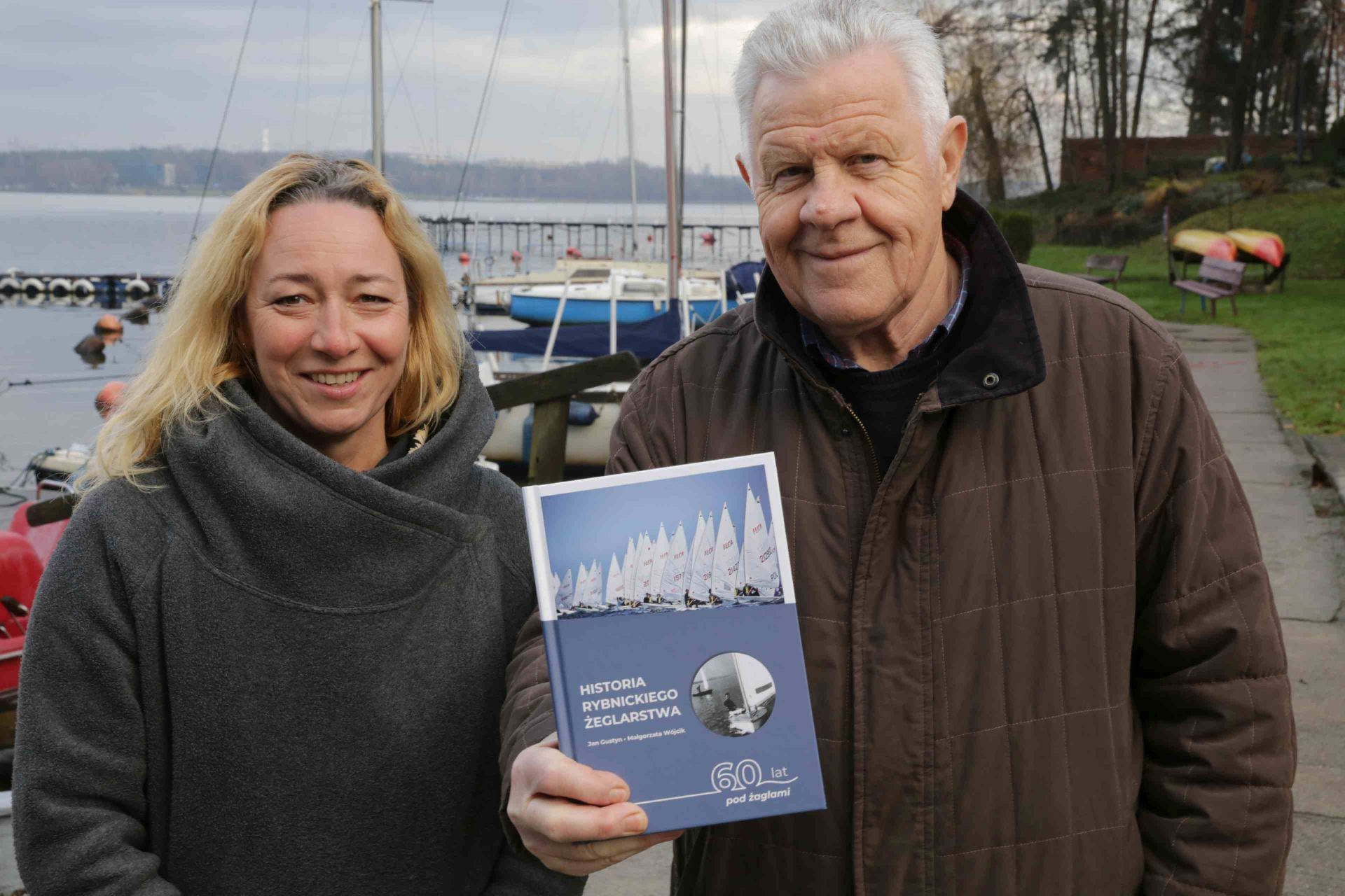 Mocno związani z rybnickim żeglarstwem Małgorzata Wójcik i Jan Gustyn opisali jego 60-letnią interesującą historię. Zdj. Wacław Troszka