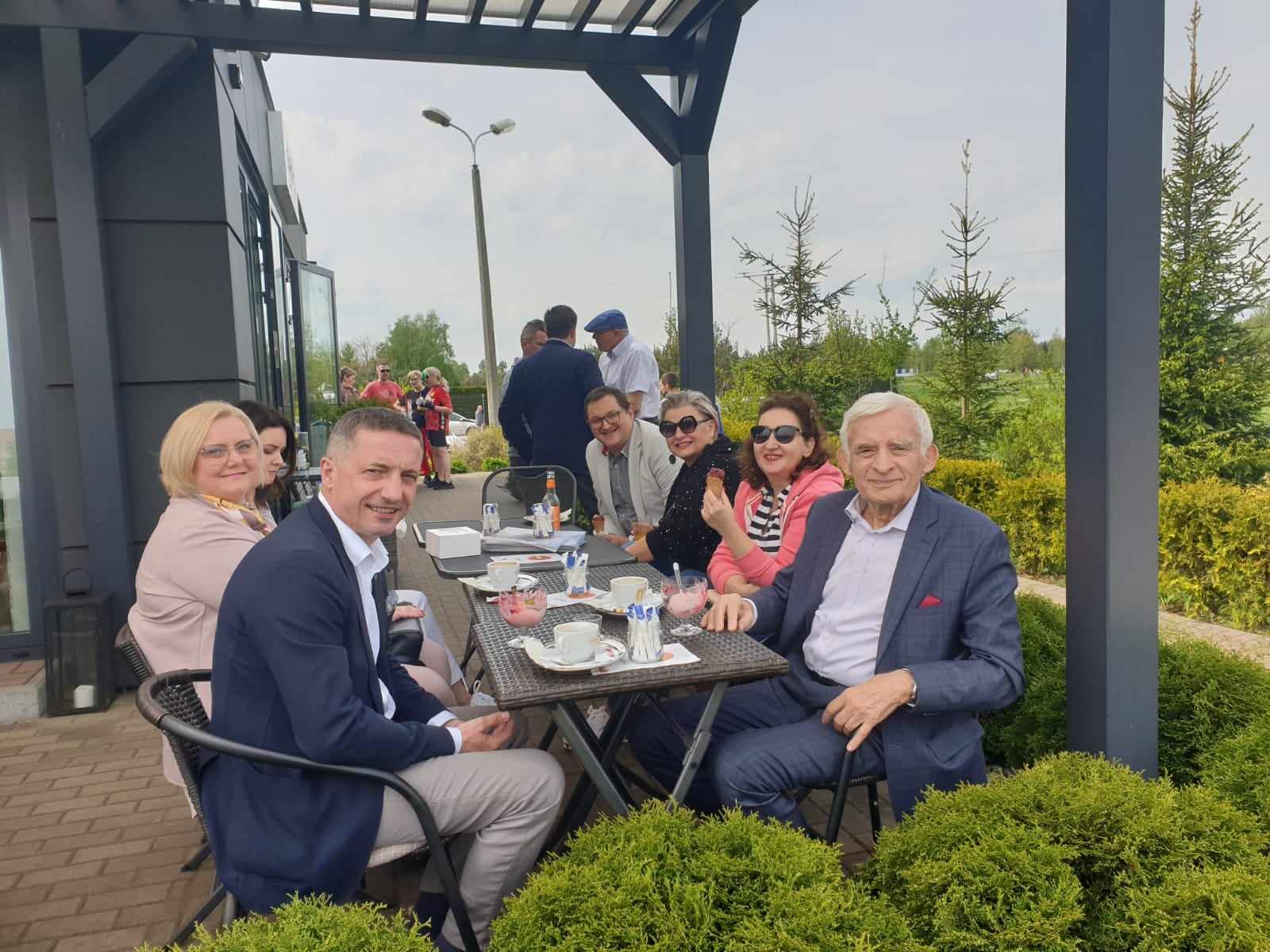Były premier i prezydent Rybnika odwiedzili kawiarnię Silesija.