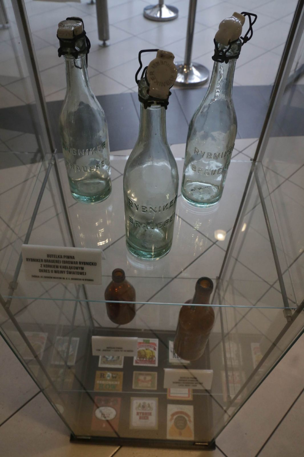 Na ekspozycji poświęconej browarowi nie mogło zabraknąć butelek i etykiet Zdj. Wacław Troszka