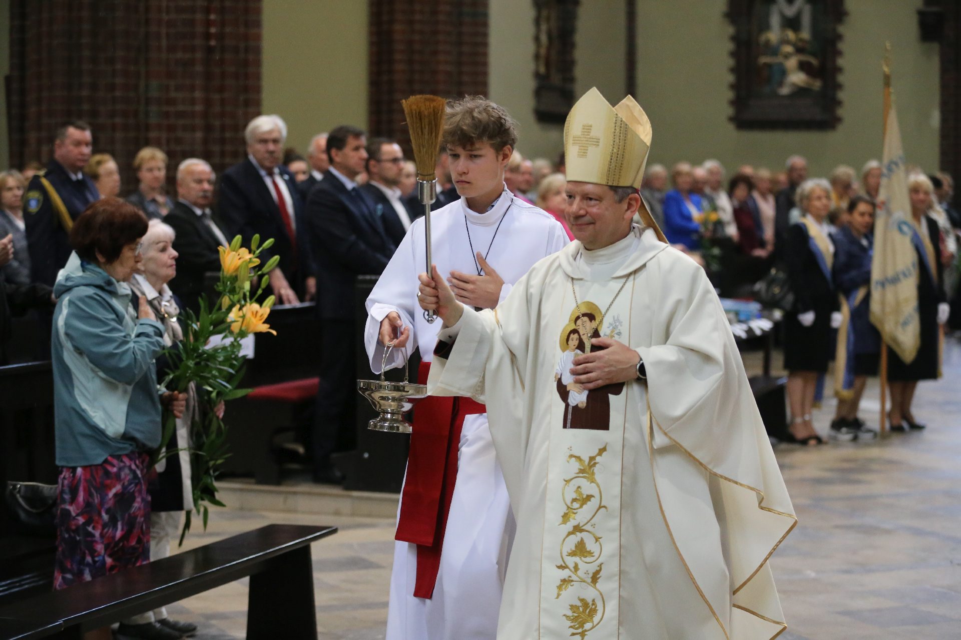 Odpustowej sumie przewodniczył były proboszcz bazyliki, a obecnie biskup ks. Grzegorz Olszowski Zdj. Wacław Troszka