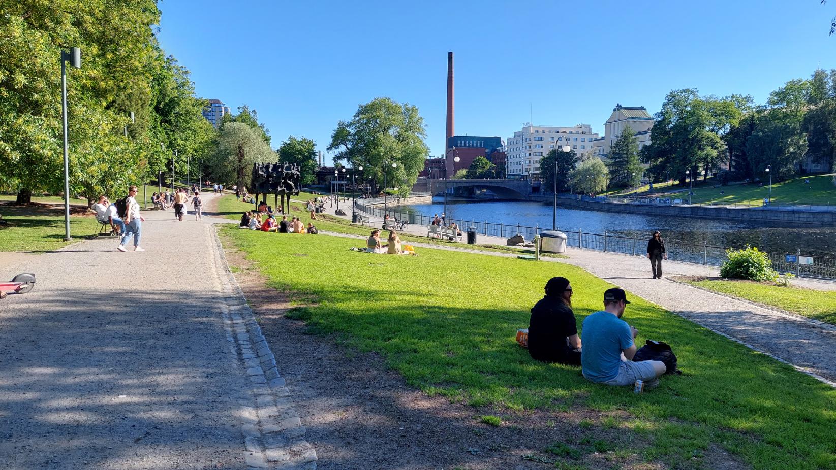 W Tampere jest 7 ośrodków ukierunkowanych na kształcenie dzieci, młodzieży i dorosłych z różnymi dysfunkcjami. Park w Tampere. Zdjęcie Janusz Rzymanek