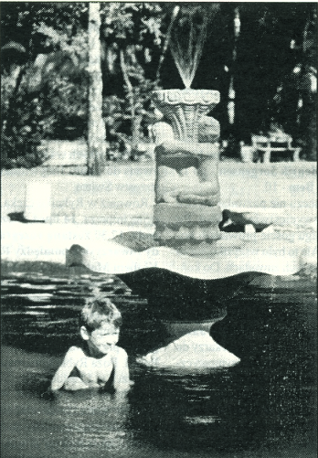 Brodzik i figura w parku przy Wieniawskiego. Zdj. Szoł