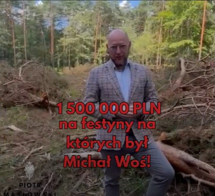 Senator Piotr Masłowski wylicza na TikToku, ile drzew trzeba było wyciąć, by zorganizować pikniki pod patronatem posła Michała Wosia. Zdj. TikTok