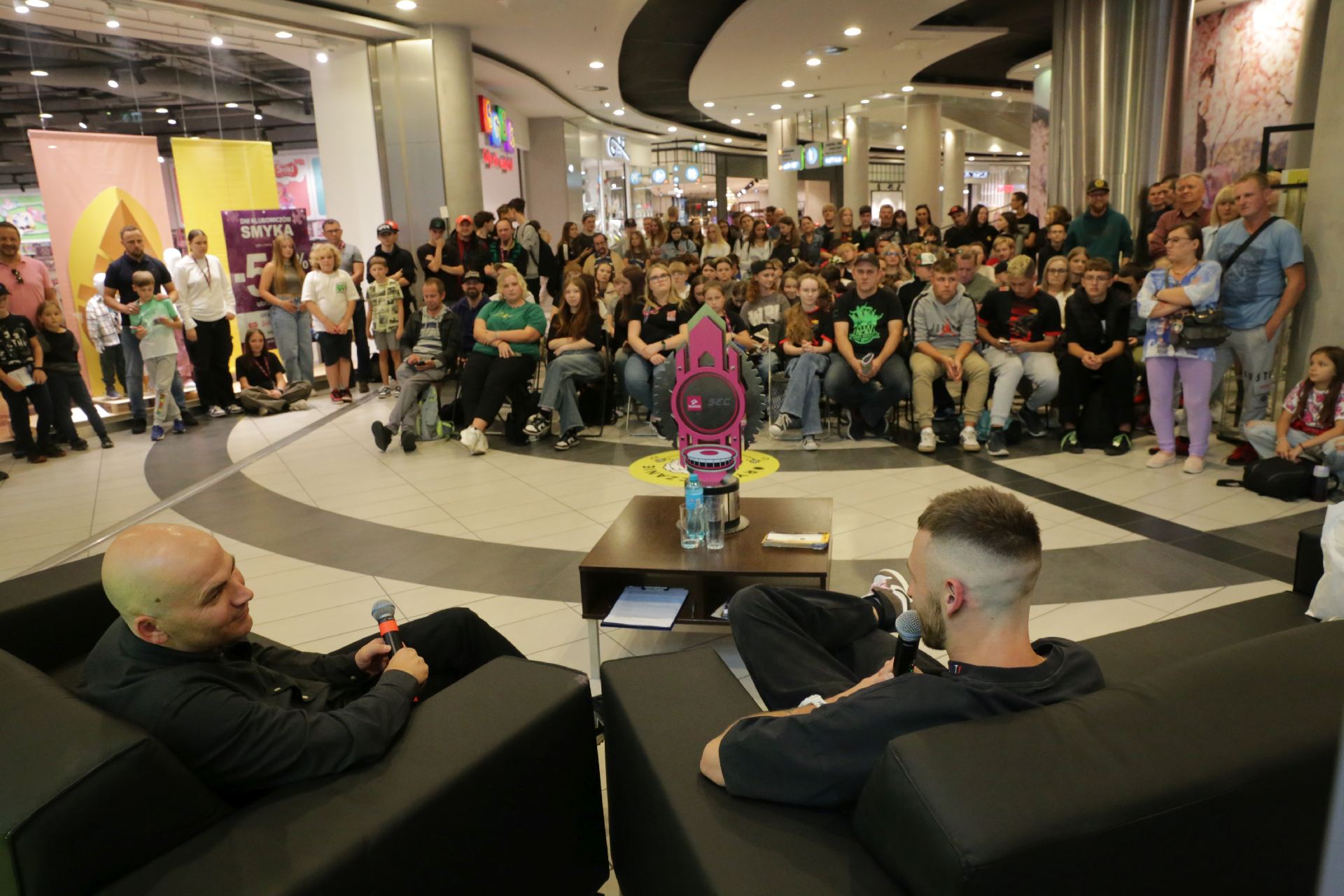 Frekwencja na wczorajszym spotkaniu dowodzi, że Kacper Woryna jest w Rybniku wciąż bardzo popularny Zdj. Wacław Troszka