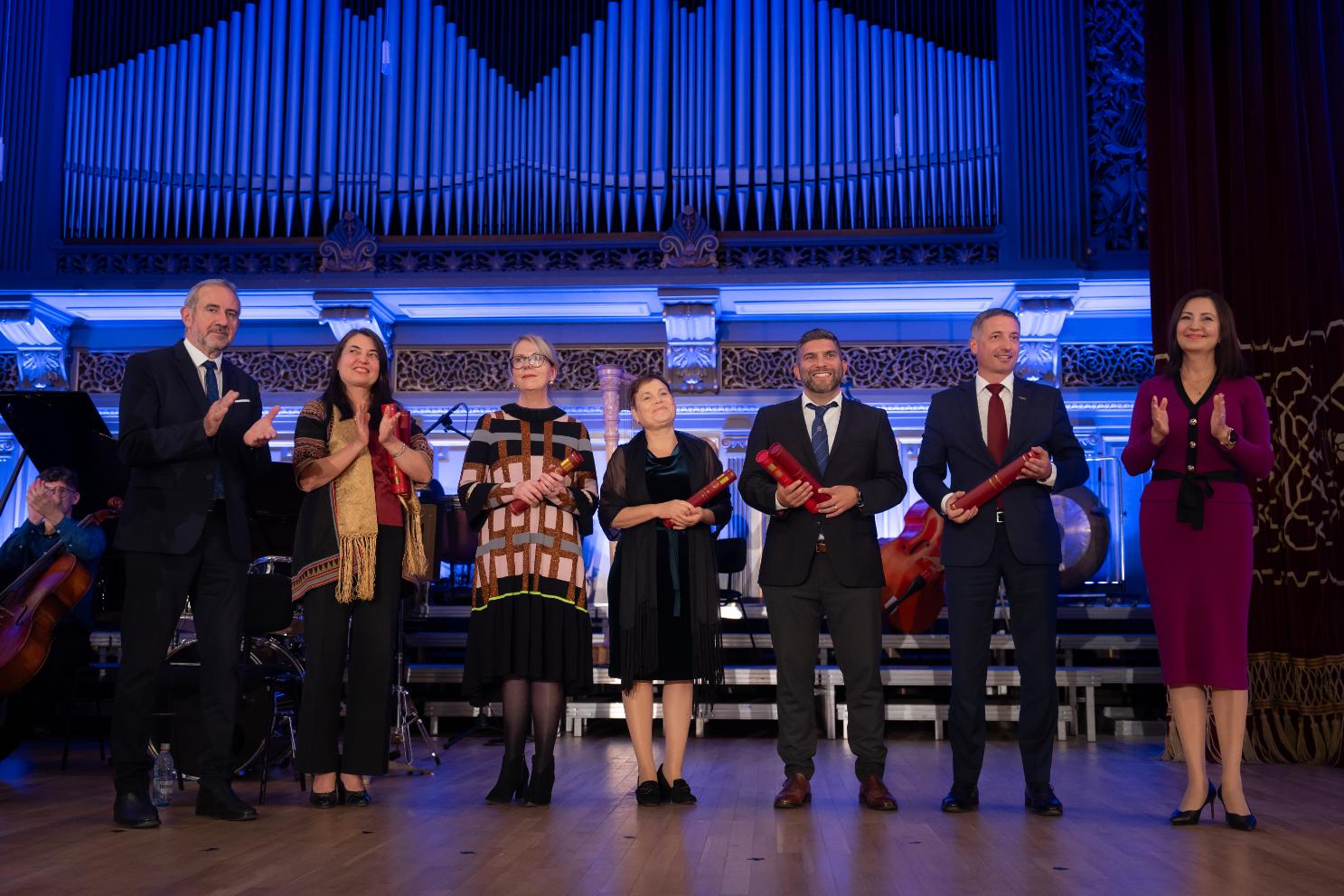 Współgospodarzami wydarzenia byli komisarz europejska Iliana Ivanova oraz prezydent wykonawczy Europa Nostra Hermann Parzinger. Ceremonię prowadziła Sneška Quaedvlieg-Mihailovic, Sekretarz Generalna federacji Europa Nostra.. Zdj. Josef Badera