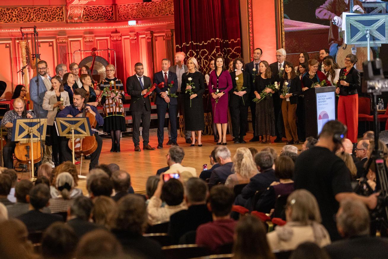 Ceremonia wręczenia nagród odbyła się w Ateneum Rumuńskim, najbardziej prestiżowej sali koncertowej w Bukareszcie, jako kulminacja Europejskiego Szczytu Dziedzictwa Kulturowego . Zdj. Josef Rabara