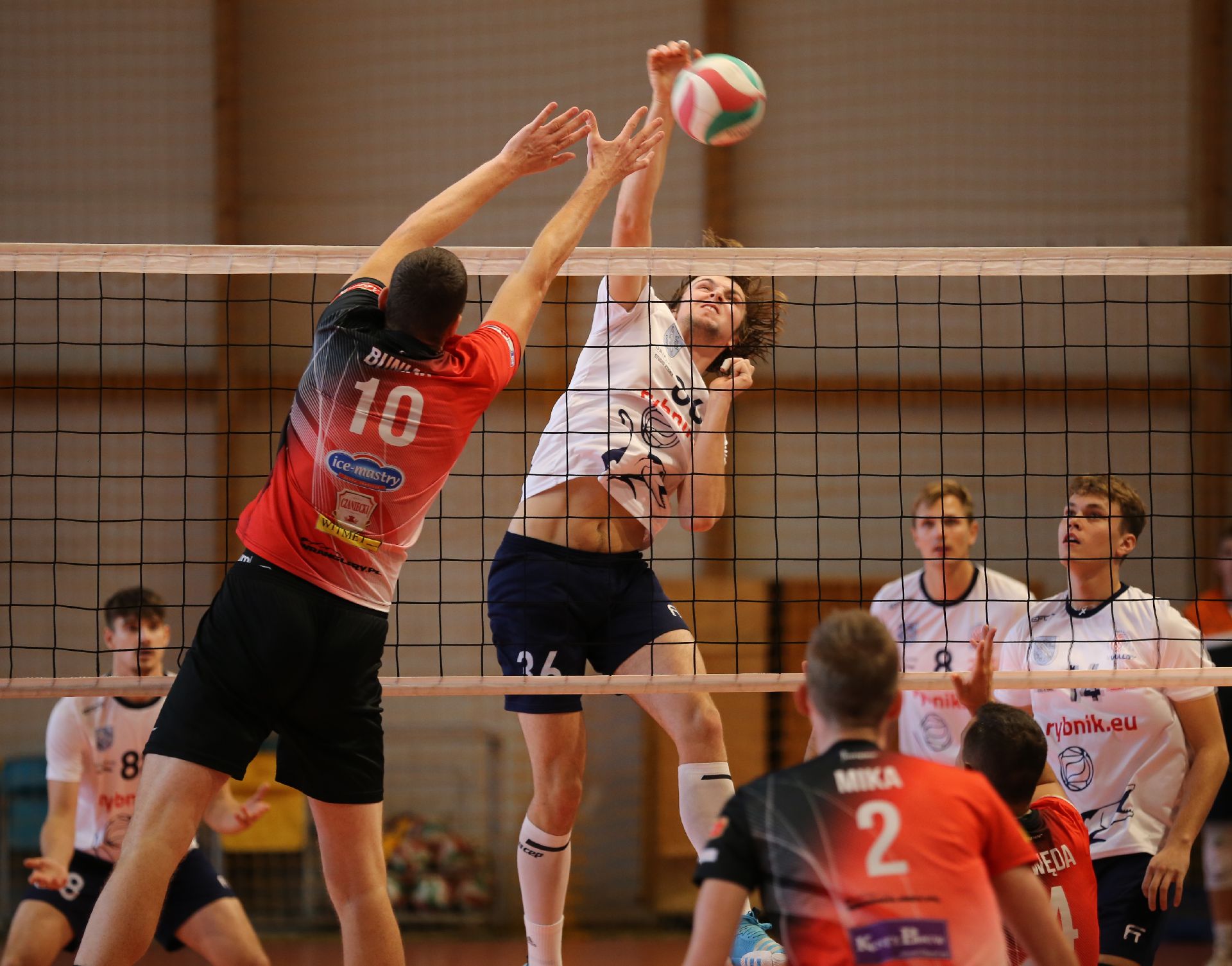 Po zaciętym meczu siatkarze Volley'a Rybnik przegrali w sobotę w swojej hali z Kęczaninem Kęty 2:3 Zdj. Wacław Troszka