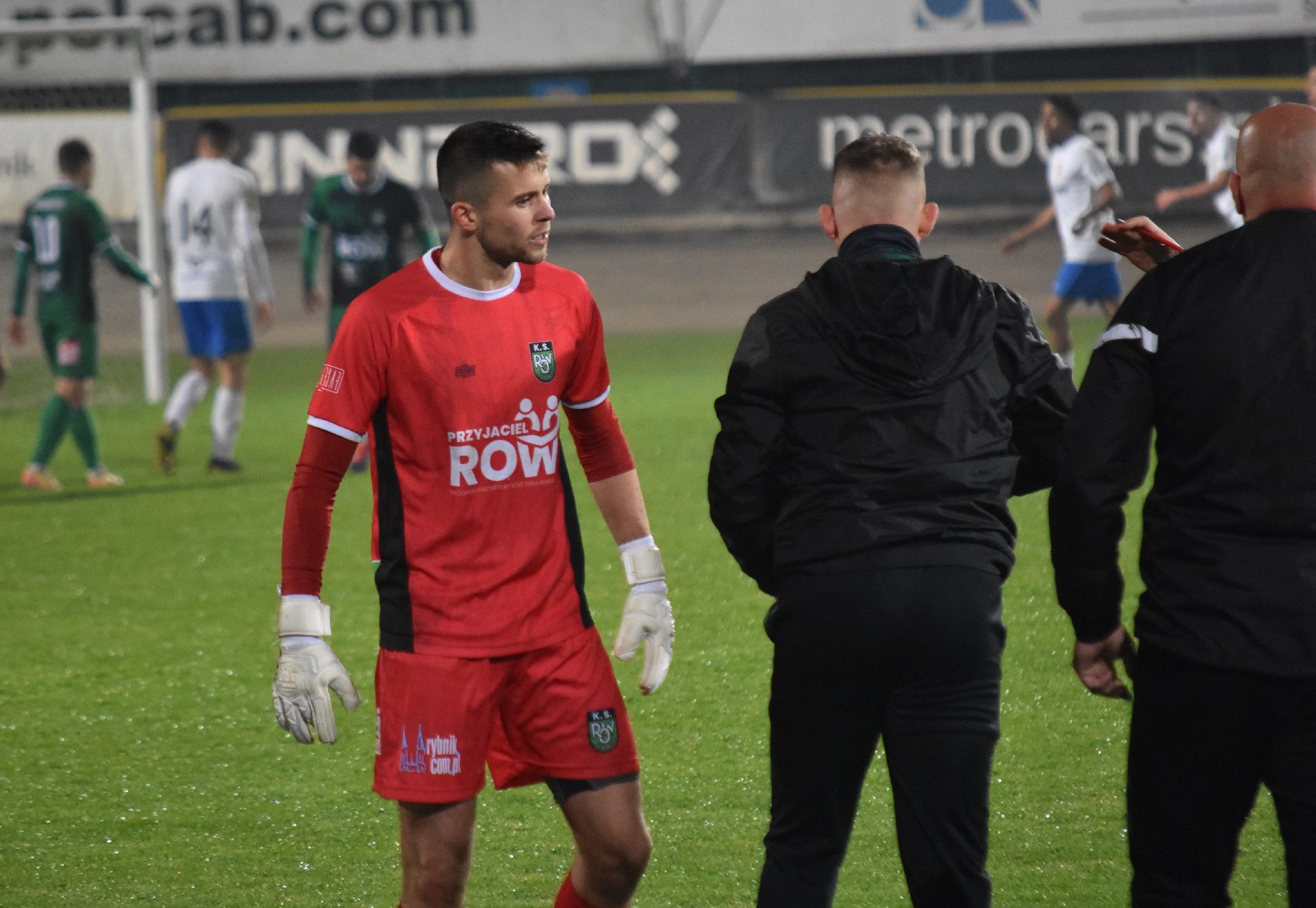 Dominik Nrzozowski, który w 75. minucie po swojej interwencji poza polem karnym został przez arbitra wyrzucony z boiska (druga żółta kartka) zapewił, że nawet nie dotknął rywala. Zdj. Wacław Troszka