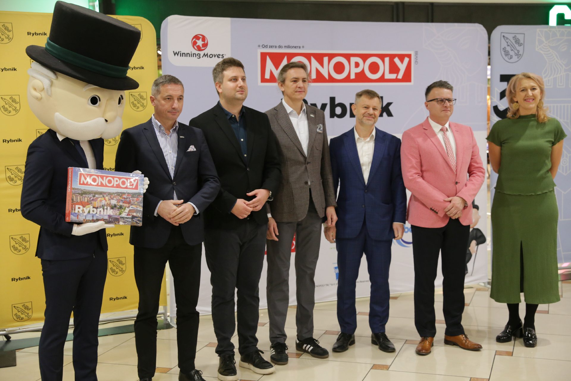 W premierze rybnickiej gry Monopoly wziął udział prezydent Rybnika Piotr Kuczera oraz przedstawiciele czterech rybnickich firm, które znalazły się na rybnickiej planszy Zdj. Wacław Troszka