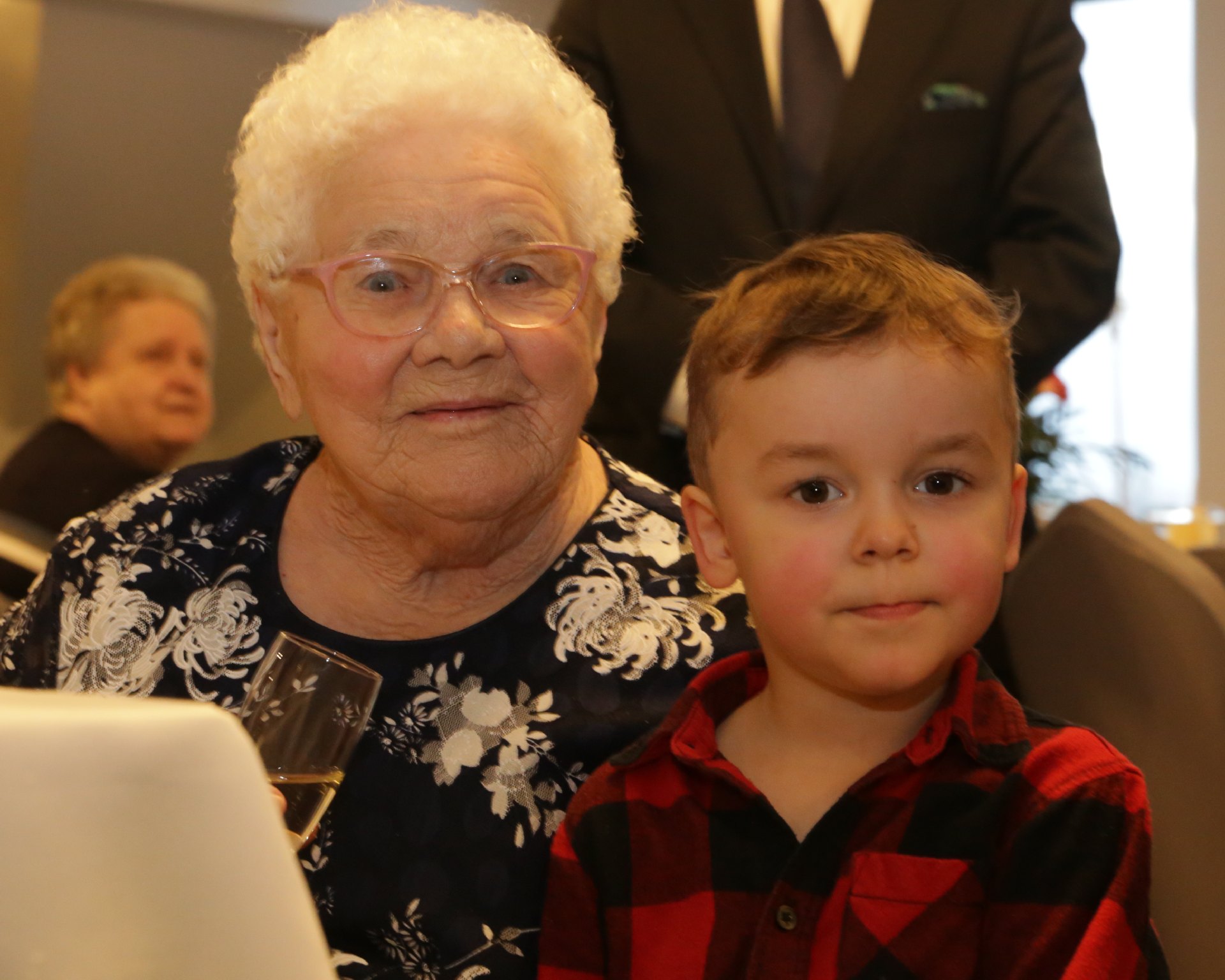 Najstarszy i najmłodszy członek rodziny, czyli stuletnia Franciszka Kulik z jednym ze swoich praprawnuków 4-letnim Aidenem, który z rodzicami mieszka w Holandii Zdj. Wacław Troszka