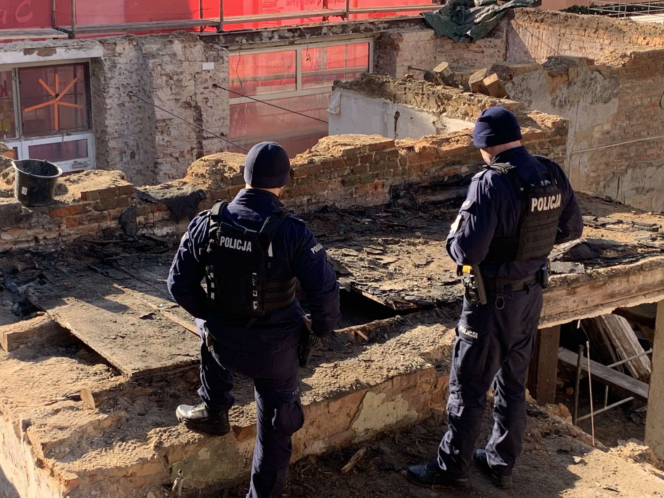 Niewybuch przy rybnickim deptaku. Policja zabezpiecza teren. Zdj. WaT