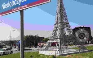 Mała wieża Eiffla stanęła na rybnickim Paryżu (17)