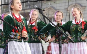 Pierwszy koncert Międzynarodowego Festiwalu Folkloru 