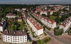 Termomodernizacja budynków mieszkalnych (w sumie 100 budynków ZGM) – 102,3 mln zł, dotacja z UE – 79,3 mln zł (12)