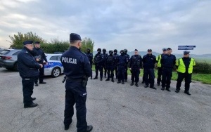 Policja na lotnisku w Gotartowicach (2)