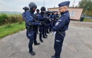 Policja na lotnisku w Gotartowicach (6)