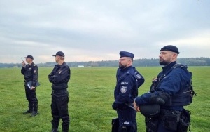 Policja na lotnisku w Gotartowicach (10)