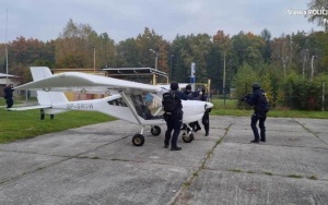 Policja na lotnisku w Gotartowicach (16)