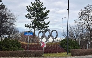 Koła olimpijskie na rondzie przy Zebrzydowickiej (2)