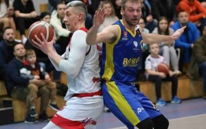 Koszykarze po pięknej walce przegrali z liderem z Katowic (11)