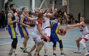 Koszykarze po pięknej walce przegrali z liderem z Katowic (13)