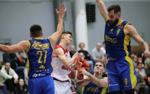Koszykarze po pięknej walce przegrali z liderem z Katowic (14)
