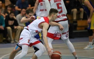 Koszykarze po pięknej walce przegrali z liderem z Katowic (17)