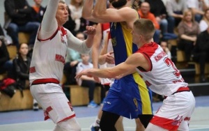 Koszykarze po pięknej walce przegrali z liderem z Katowic (7)