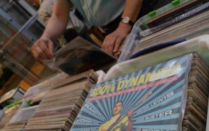 Pierwszy po trzyletniej przerwie Vinyl Swap  w rybnickiej bibliotece (16)