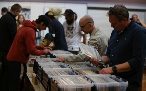 Pierwszy po trzyletniej przerwie Vinyl Swap  w rybnickiej bibliotece (2)