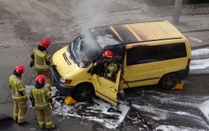 Pożar auta na Wiejskiej w Rybniku (1)