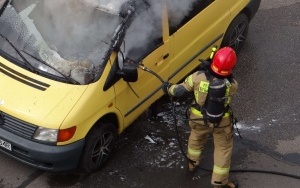 Pożar auta na Wiejskiej w Rybniku (2)