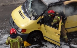 Pożar auta na Wiejskiej w Rybniku (4)