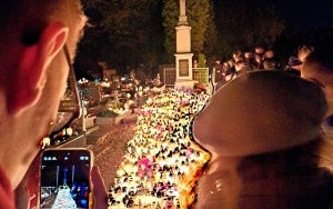 Miliony świateł na cmentarzu w Rybniku (2)