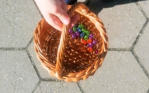 Wielkanocne poszukiwania jajek w Boguszowicach (9)