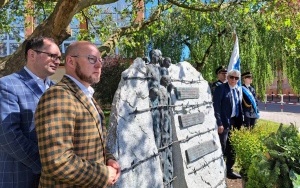 Pomnik ofiar Tragedii Górnośląskiej poświęcono w Rybniku (1)