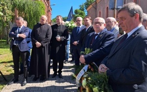 Pomnik ofiar Tragedii Górnośląskiej poświęcono w Rybniku (2)