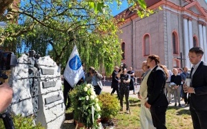 Pomnik ofiar Tragedii Górnośląskiej poświęcono w Rybniku (9)