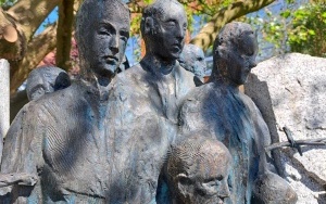 Pomnik ofiar Tragedii Górnośląskiej poświęcono w Rybniku (16)