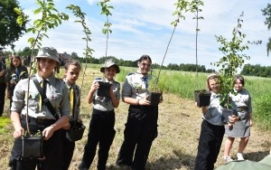 Posadzili w Zamysłowie 100 drzew na 100-lecie Hufca ZHP Ziemi Rybnickiej (3)