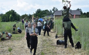 Posadzili w Zamysłowie 100 drzew na 100-lecie Hufca ZHP Ziemi Rybnickiej (16)