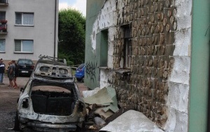 Podpalił taksówkę pod blokiem w Rybniku  (1)