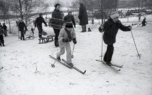 Z górki na pazurki, czyli zimowe zabawy z 1985 roku na górce obok stadionu