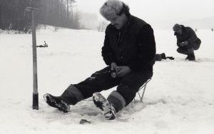 Jeszcze w marcu 1987 roku na chwałęcickim Gzelu można było wędkować spod lodu