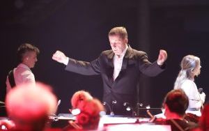 Marcin Wyrostek z Orkiestrą Symfoniczną Filharmonii Rybnickiej  (1)